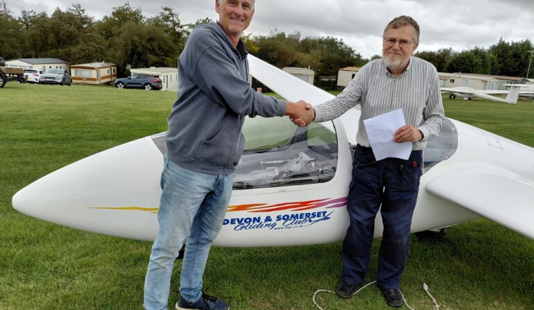 Stu Procter congratulates Mike Horwood achieving his SPL (Jill Harmer)