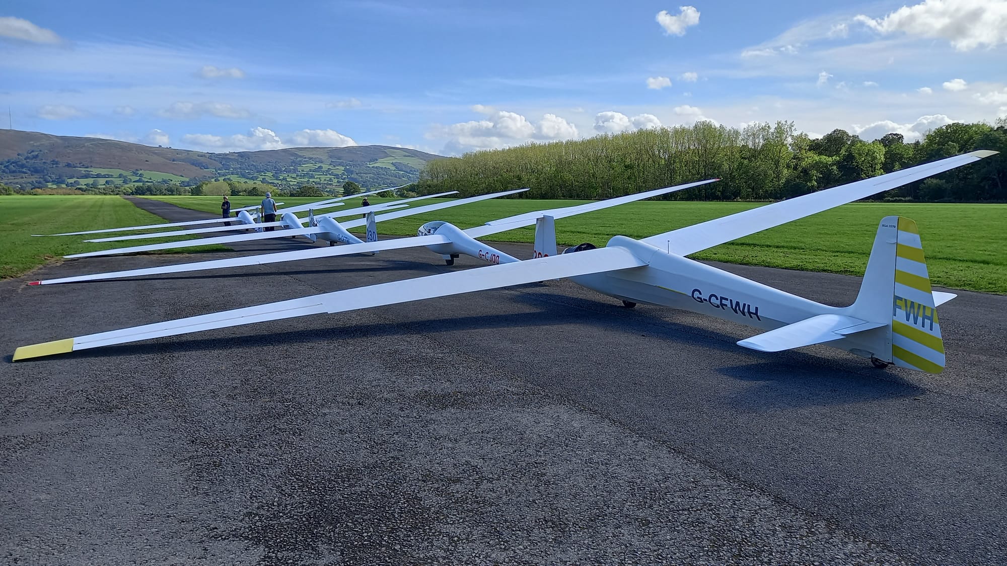 North Hill pilots ready to launch ( Shaun Dayman)